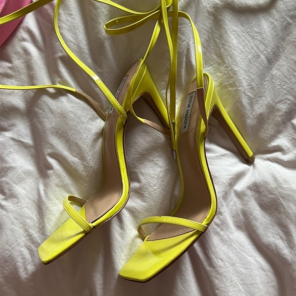Steve Madden Uplift Ankle Tie Sandals Yellow Size 11 - Picture 9 of 10